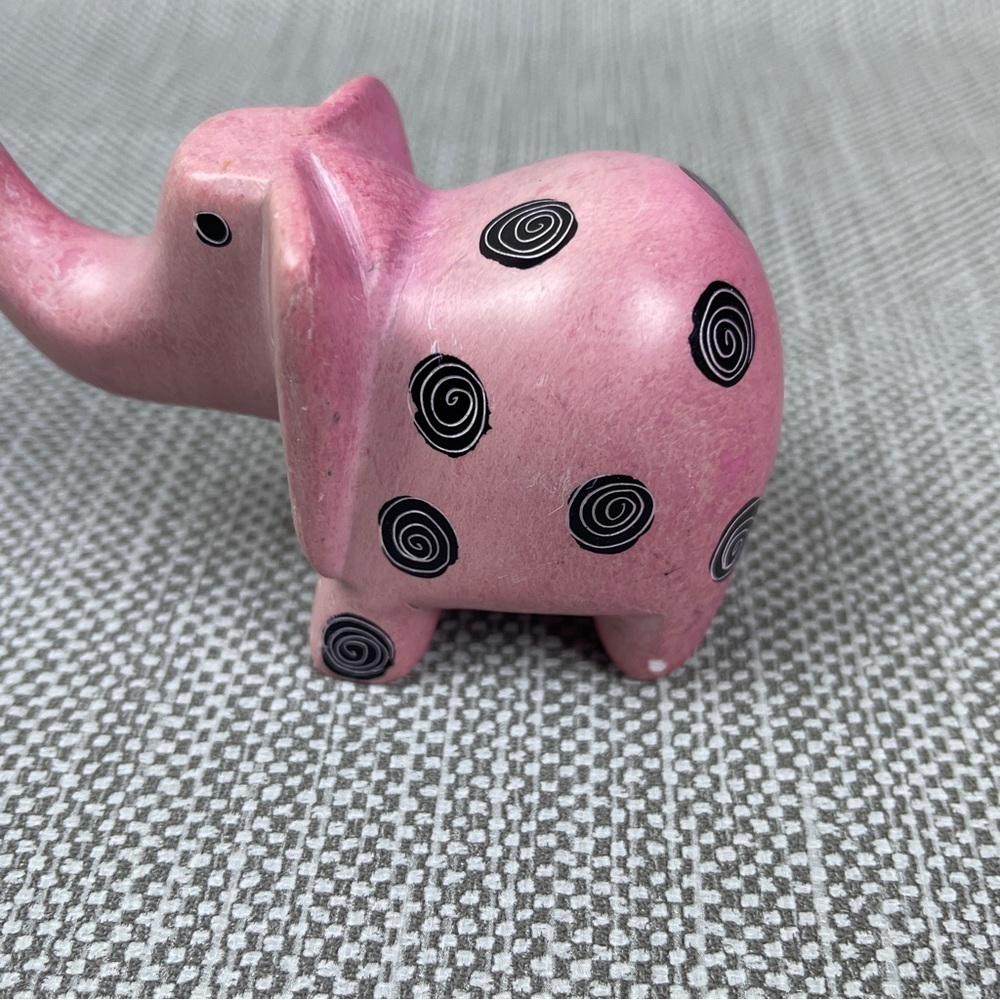 Carved Soapstone Pink Elephant Kisii Kenya Africa Figurine 2" tall Black Swirls - Picture 6 of 9